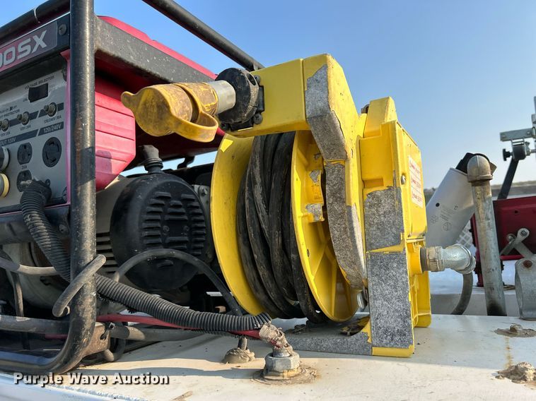 image for item DS6398 2010 Ford F550 Super Duty XL  utility / service truck