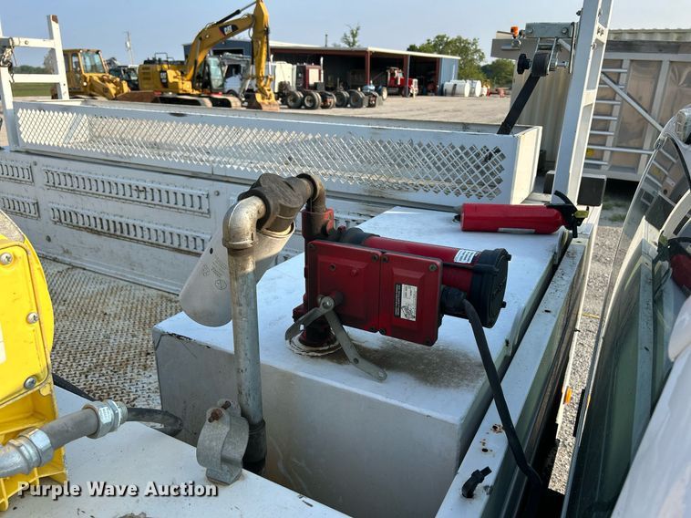 image for item DS6398 2010 Ford F550 Super Duty XL  utility / service truck