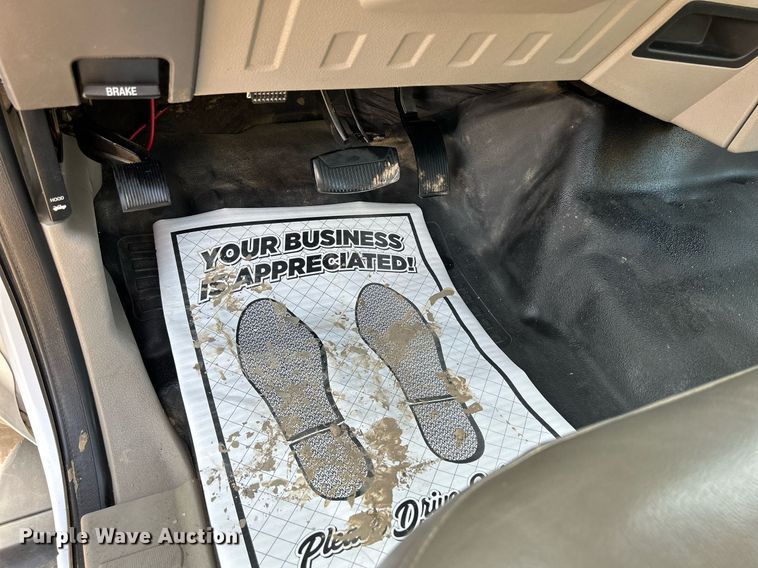 image for item DS6398 2010 Ford F550 Super Duty XL  utility / service truck