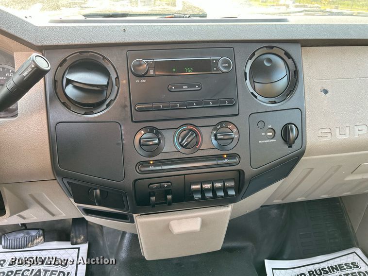 image for item DS6398 2010 Ford F550 Super Duty XL  utility / service truck