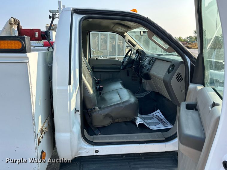 image for item DS6398 2010 Ford F550 Super Duty XL  utility / service truck