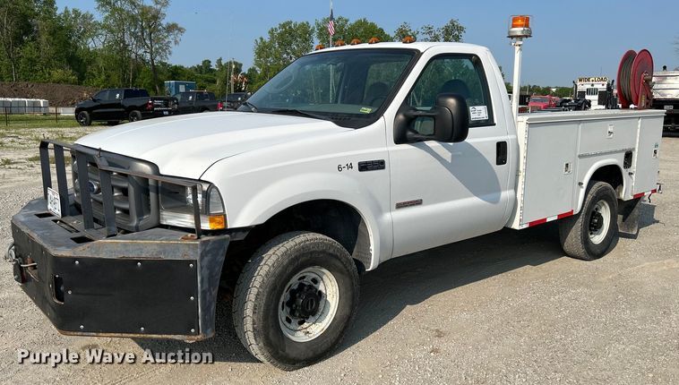 image for item DS6399 2004 Ford F350 Super Duty XL  utility bed pickup truck