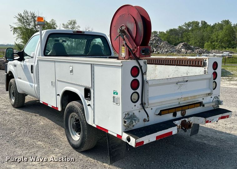 image for item DS6399 2004 Ford F350 Super Duty XL  utility bed pickup truck