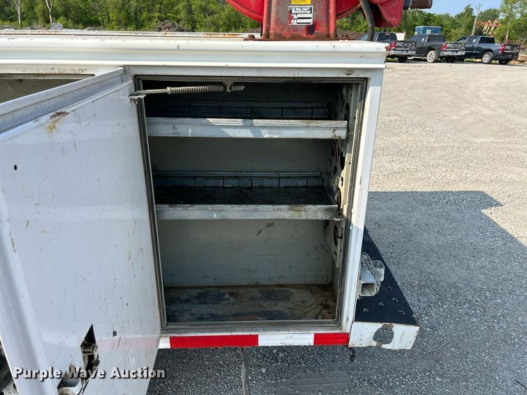 image for item DS6399 2004 Ford F350 Super Duty XL  utility bed pickup truck