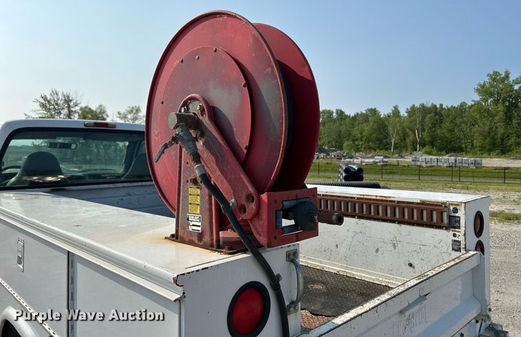 image for item DS6399 2004 Ford F350 Super Duty XL  utility bed pickup truck