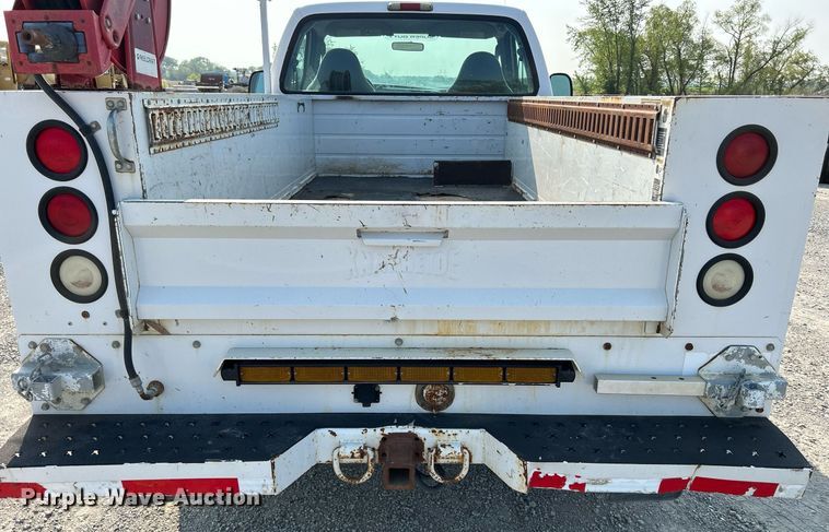image for item DS6399 2004 Ford F350 Super Duty XL  utility bed pickup truck