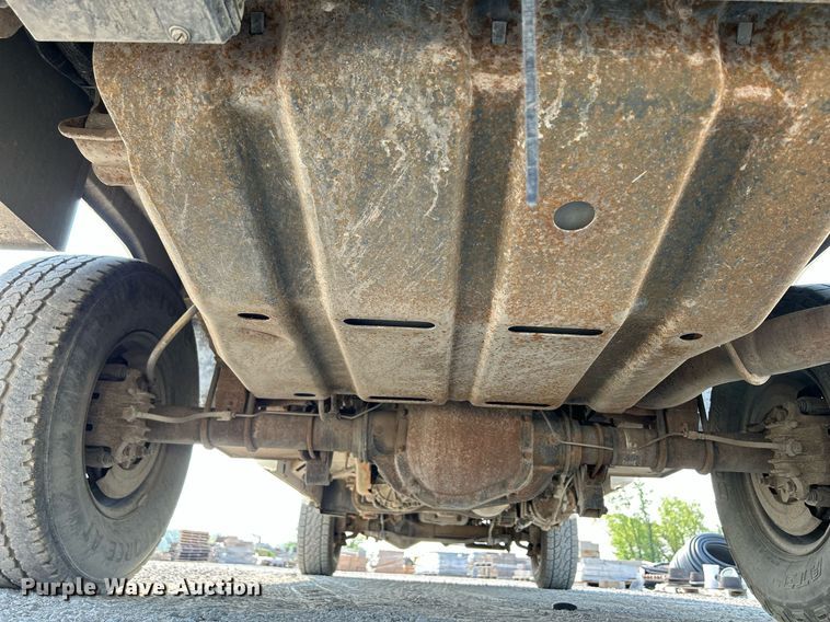 image for item DS6399 2004 Ford F350 Super Duty XL  utility bed pickup truck