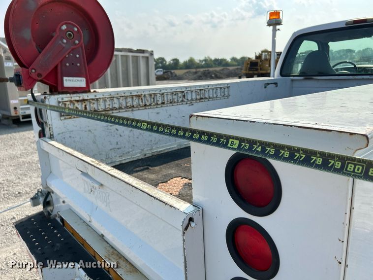 image for item DS6399 2004 Ford F350 Super Duty XL  utility bed pickup truck