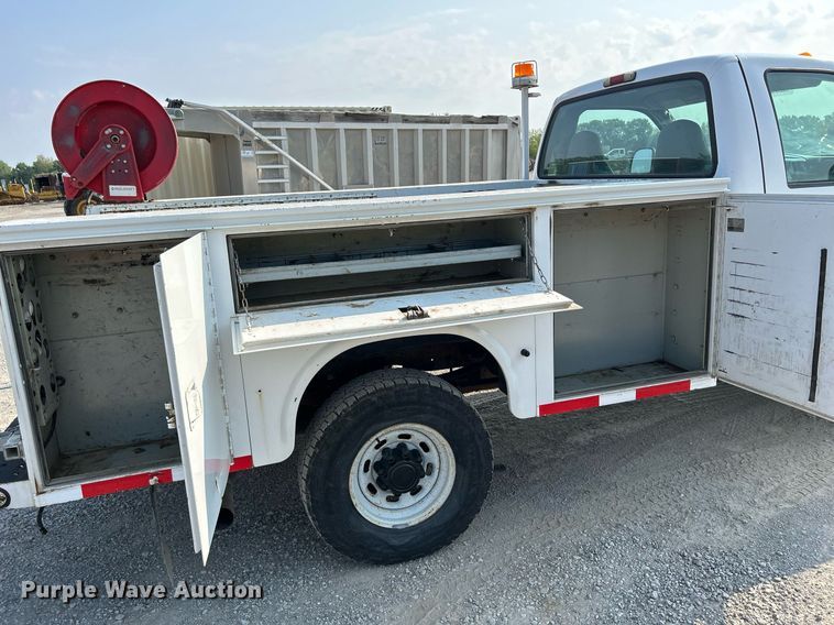image for item DS6399 2004 Ford F350 Super Duty XL  utility bed pickup truck