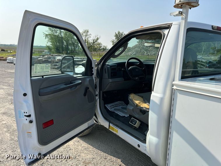 image for item DS6399 2004 Ford F350 Super Duty XL  utility bed pickup truck