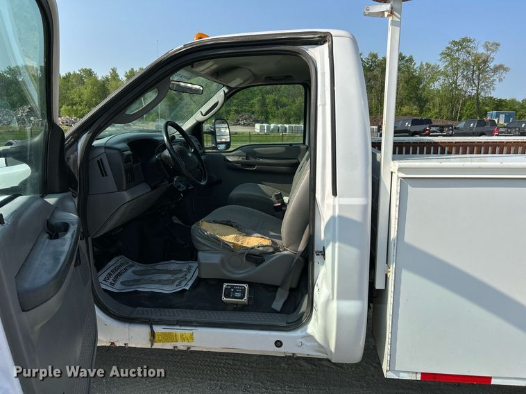 image for item DS6399 2004 Ford F350 Super Duty XL  utility bed pickup truck