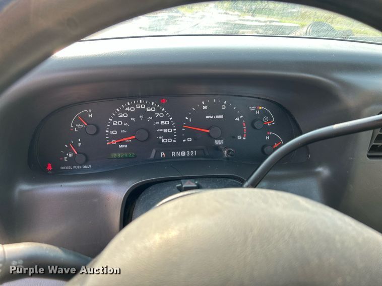 image for item DS6399 2004 Ford F350 Super Duty XL  utility bed pickup truck