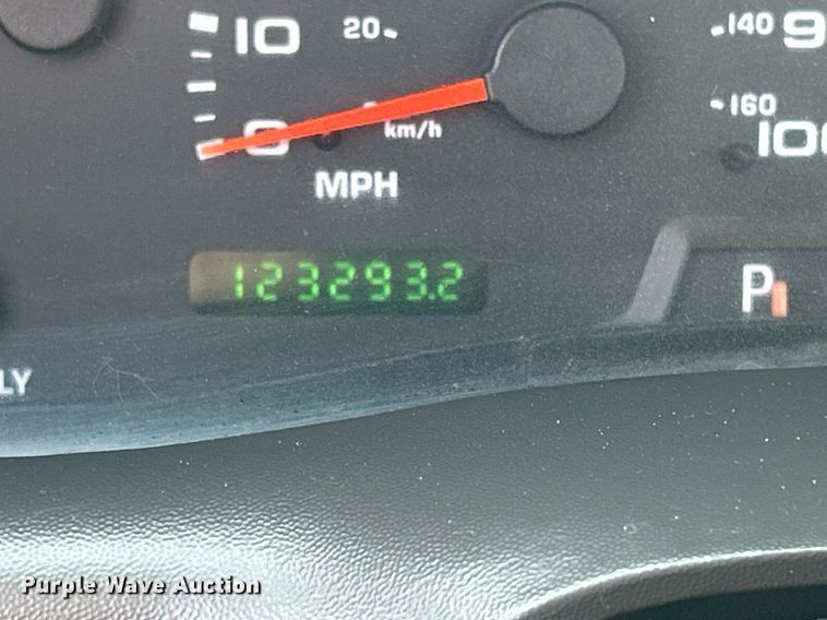 image for item DS6399 2004 Ford F350 Super Duty XL  utility bed pickup truck