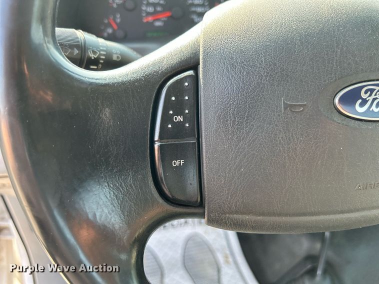 image for item DS6399 2004 Ford F350 Super Duty XL  utility bed pickup truck