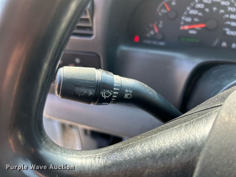 image for item DS6399 2004 Ford F350 Super Duty XL  utility bed pickup truck