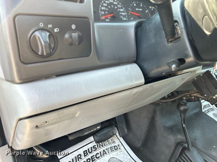 image for item DS6399 2004 Ford F350 Super Duty XL  utility bed pickup truck