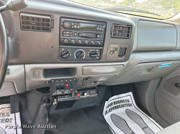 image for item DS6399 2004 Ford F350 Super Duty XL  utility bed pickup truck