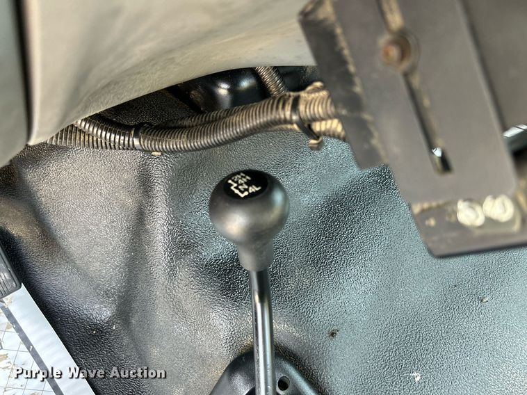 image for item DS6399 2004 Ford F350 Super Duty XL  utility bed pickup truck