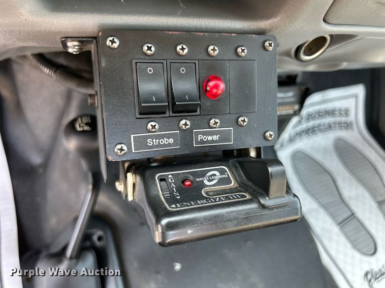 image for item DS6399 2004 Ford F350 Super Duty XL  utility bed pickup truck