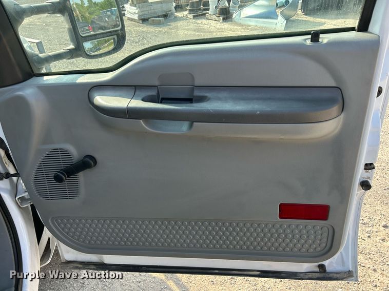 image for item DS6399 2004 Ford F350 Super Duty XL  utility bed pickup truck