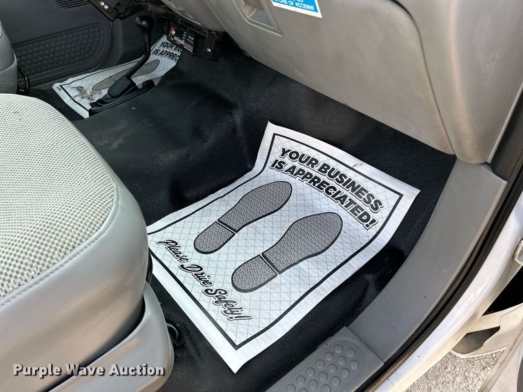 image for item DS6399 2004 Ford F350 Super Duty XL  utility bed pickup truck