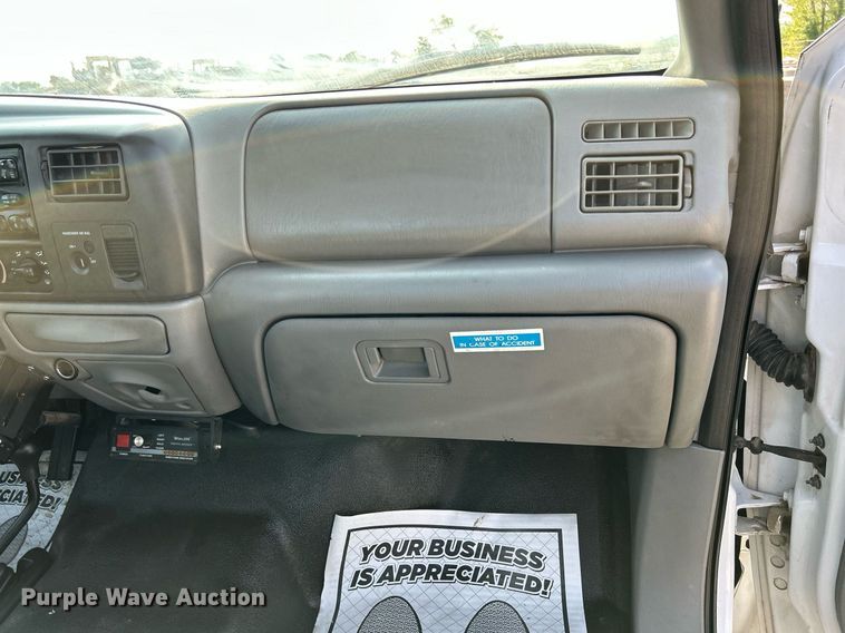 image for item DS6399 2004 Ford F350 Super Duty XL  utility bed pickup truck