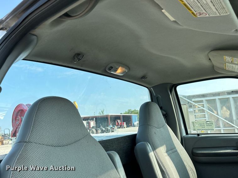 image for item DS6399 2004 Ford F350 Super Duty XL  utility bed pickup truck