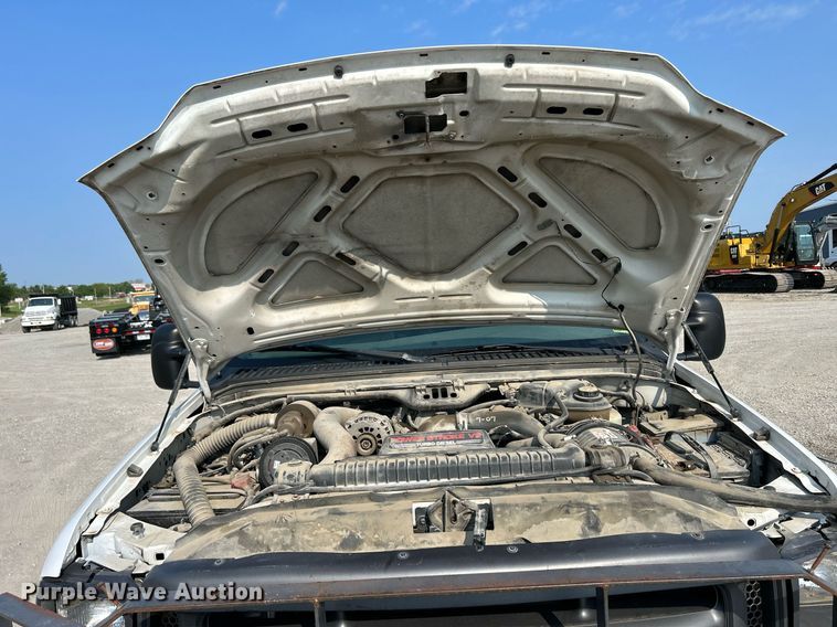 image for item DS6399 2004 Ford F350 Super Duty XL  utility bed pickup truck