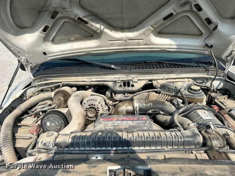 image for item DS6399 2004 Ford F350 Super Duty XL  utility bed pickup truck