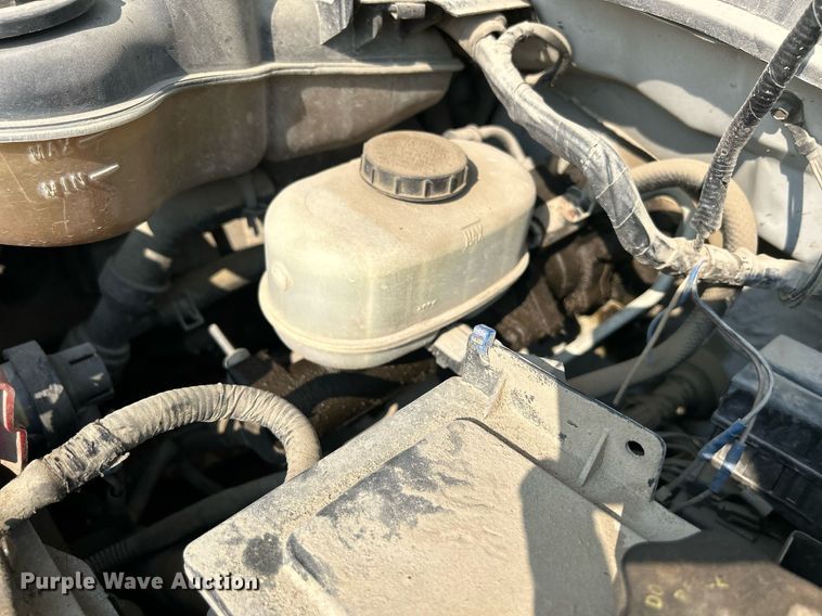 image for item DS6399 2004 Ford F350 Super Duty XL  utility bed pickup truck