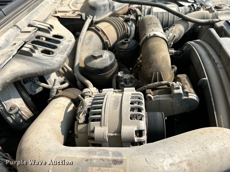 image for item DS6399 2004 Ford F350 Super Duty XL  utility bed pickup truck