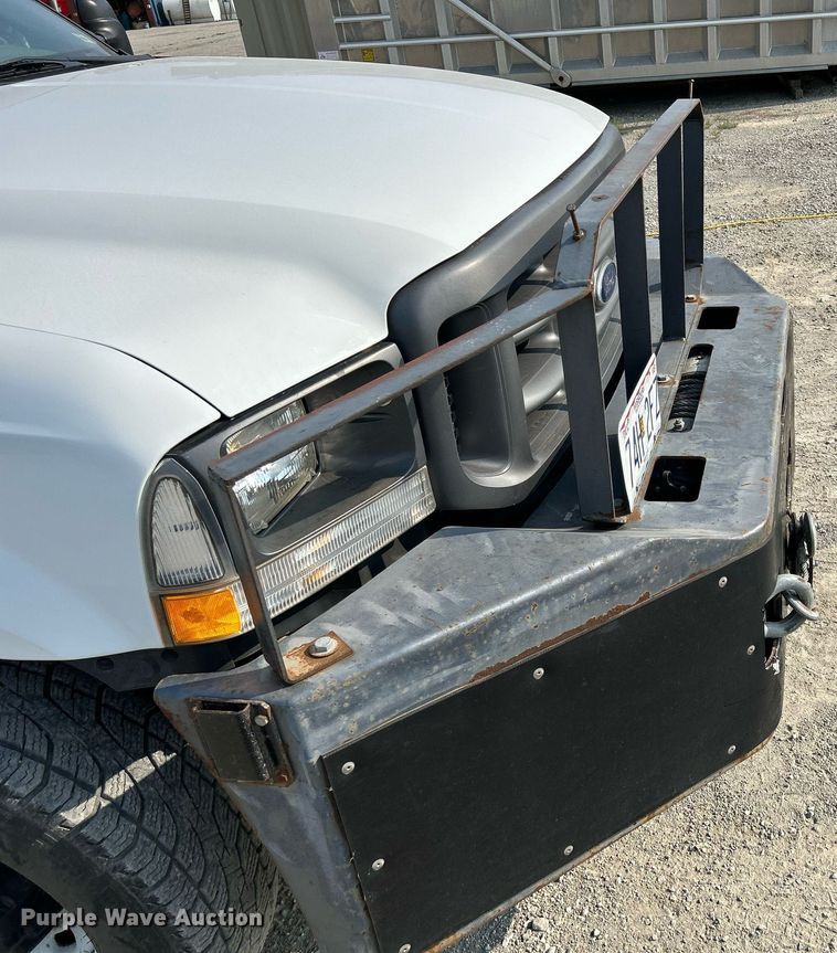 image for item DS6399 2004 Ford F350 Super Duty XL  utility bed pickup truck