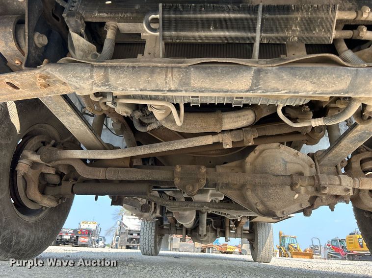 image for item DS6399 2004 Ford F350 Super Duty XL  utility bed pickup truck