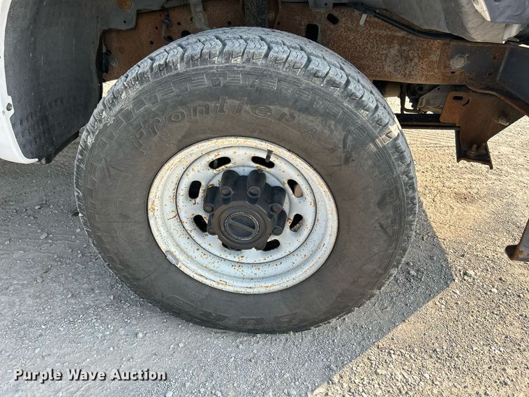 image for item DS6399 2004 Ford F350 Super Duty XL  utility bed pickup truck