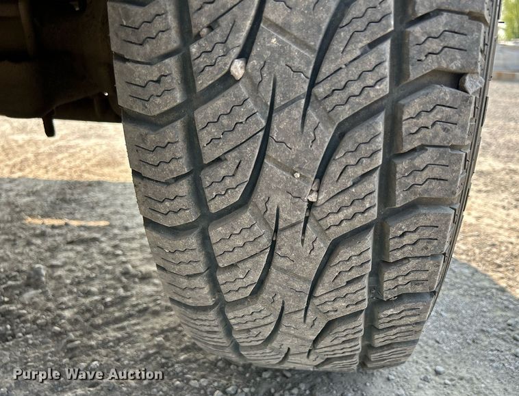 image for item DS6399 2004 Ford F350 Super Duty XL  utility bed pickup truck