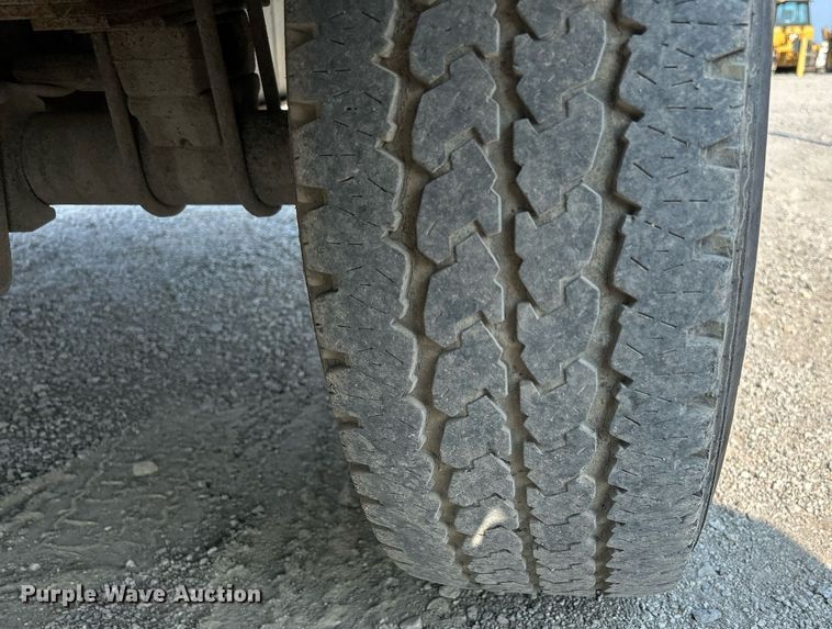 image for item DS6399 2004 Ford F350 Super Duty XL  utility bed pickup truck