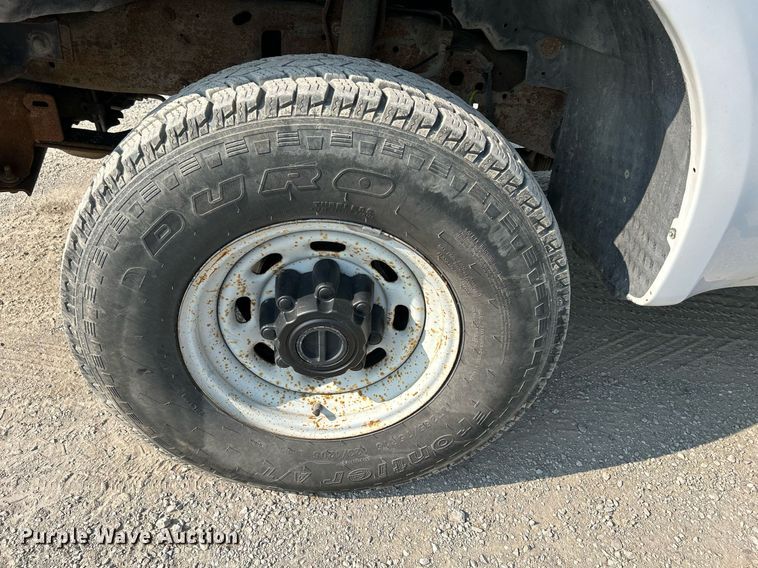 image for item DS6399 2004 Ford F350 Super Duty XL  utility bed pickup truck