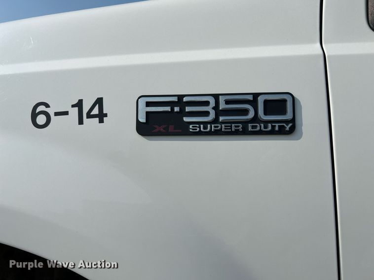 image for item DS6399 2004 Ford F350 Super Duty XL  utility bed pickup truck