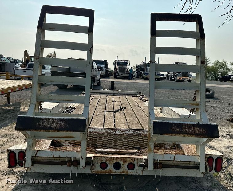 image for item DS6403 1997 Towmaster T-18  equipment trailer