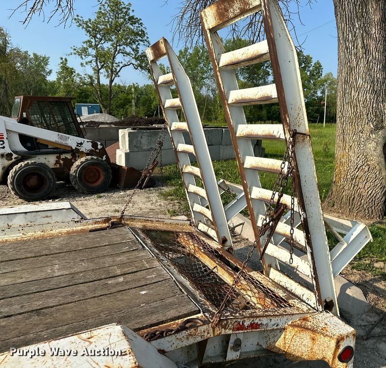 image for item DS6403 1997 Towmaster T-18  equipment trailer