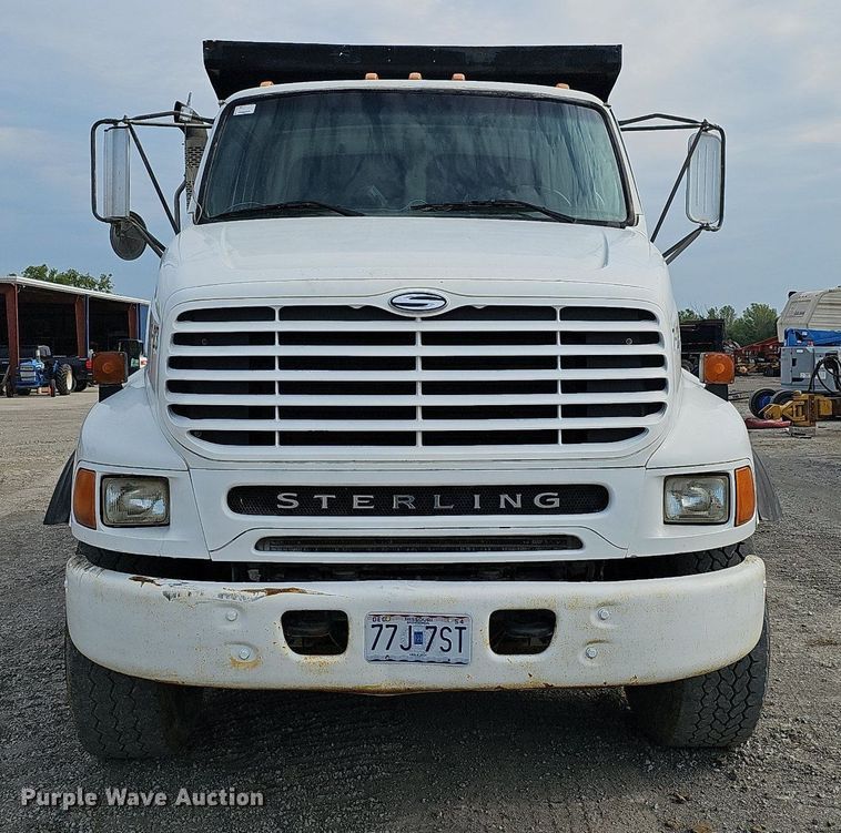 image for item DS6404 2001 Sterling L9500  dump truck