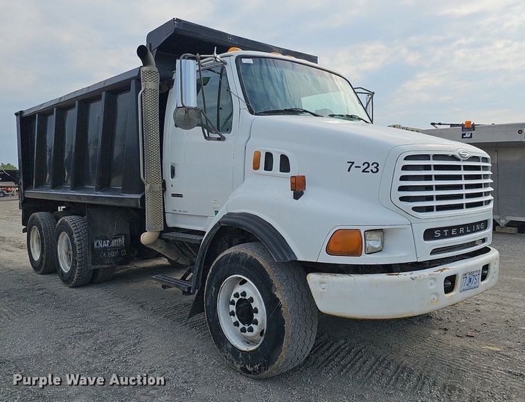 image for item DS6404 2001 Sterling L9500  dump truck