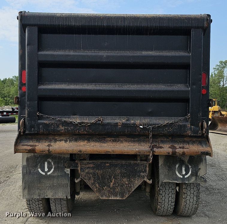 image for item DS6404 2001 Sterling L9500  dump truck