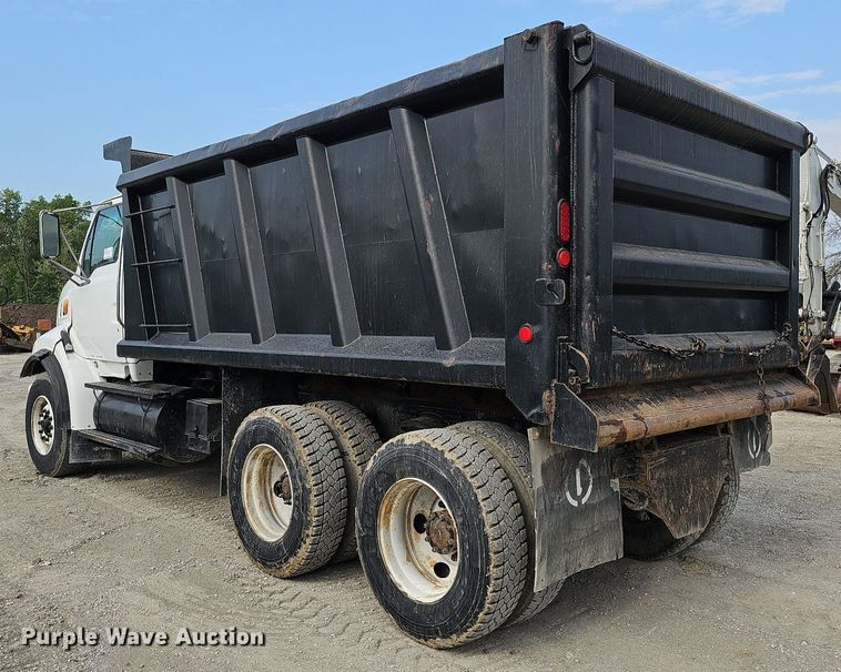 image for item DS6404 2001 Sterling L9500  dump truck