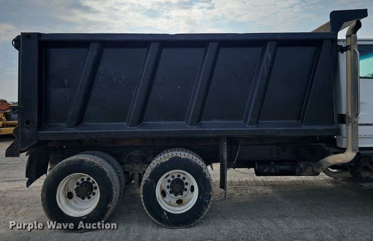 image for item DS6404 2001 Sterling L9500  dump truck