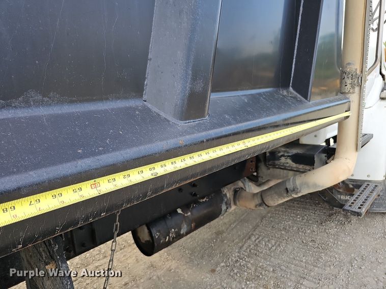 image for item DS6404 2001 Sterling L9500  dump truck