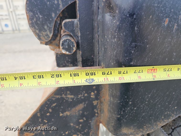 image for item DS6404 2001 Sterling L9500  dump truck