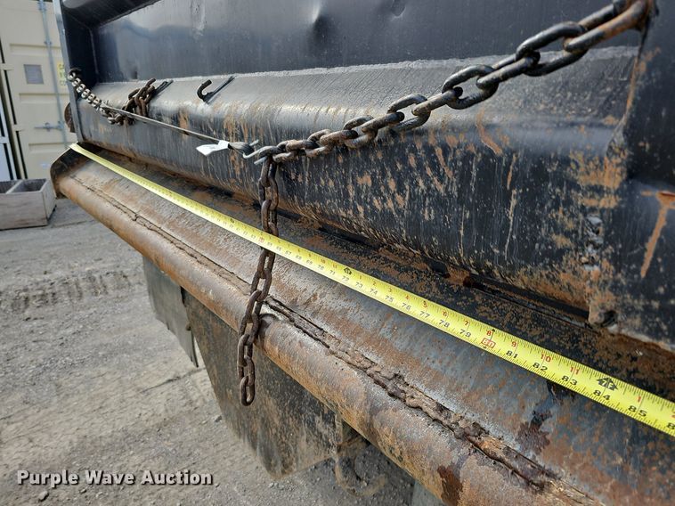 image for item DS6404 2001 Sterling L9500  dump truck