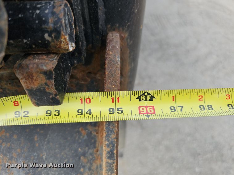 image for item DS6404 2001 Sterling L9500  dump truck