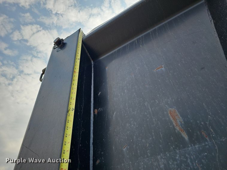 image for item DS6404 2001 Sterling L9500  dump truck